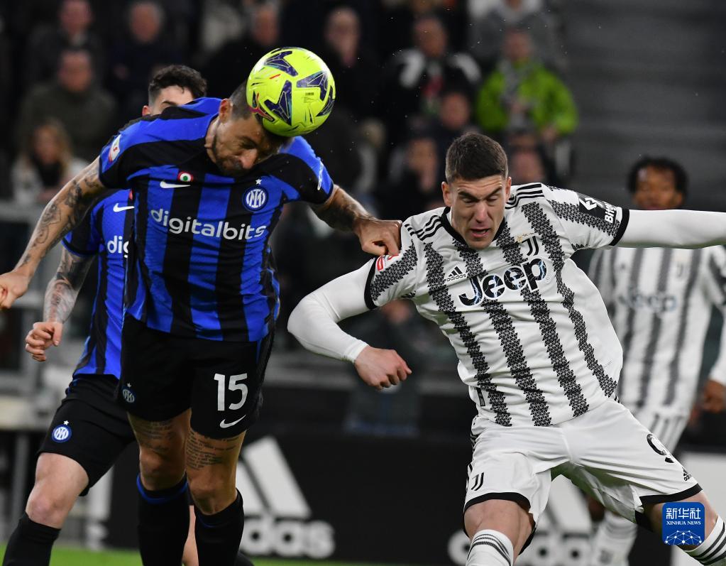 中超第30轮跑动距离榜：钟晋宝13356米居首，周定洋第二（中超第30轮跑动距离排名：钟晋宝以13356米登顶，周定洋位列第二）