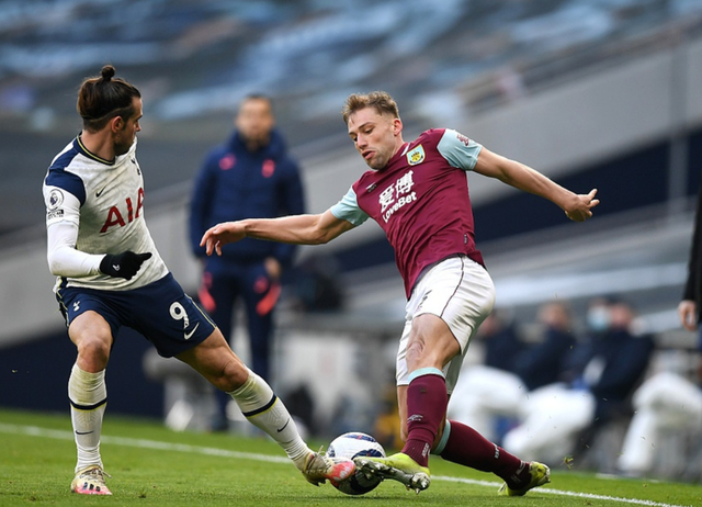 亚特兰大4-0十人热那亚晋级意杯8强，吉姆西蒂、德容恩破门（亚特兰大4-0横扫十人热那亚，挺进意杯八强，吉姆西蒂、德容恩建功）