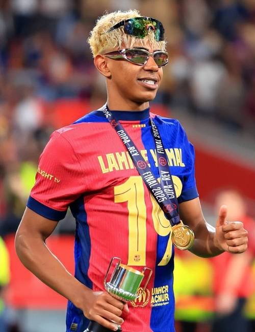 亚戈平均69.7分钟一球，本赛季中超进球数＞1的球员中用时最短（亚戈单球耗时仅69.7分钟，位列本季中超进球数＞1的球员效率榜首）