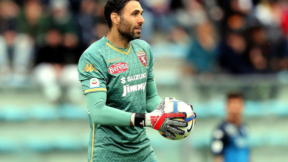 三分弹无虚发！陈林坚加盟山东首秀三分5中5得到19分（首秀神准！陈林坚为山东三分5投全中砍下19分）