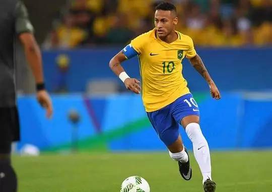 送出助攻，比朔夫当选拜仁vs勒沃库森全场最佳球员（凭借助攻，比朔夫荣膺拜仁对勒沃库森全场最佳）