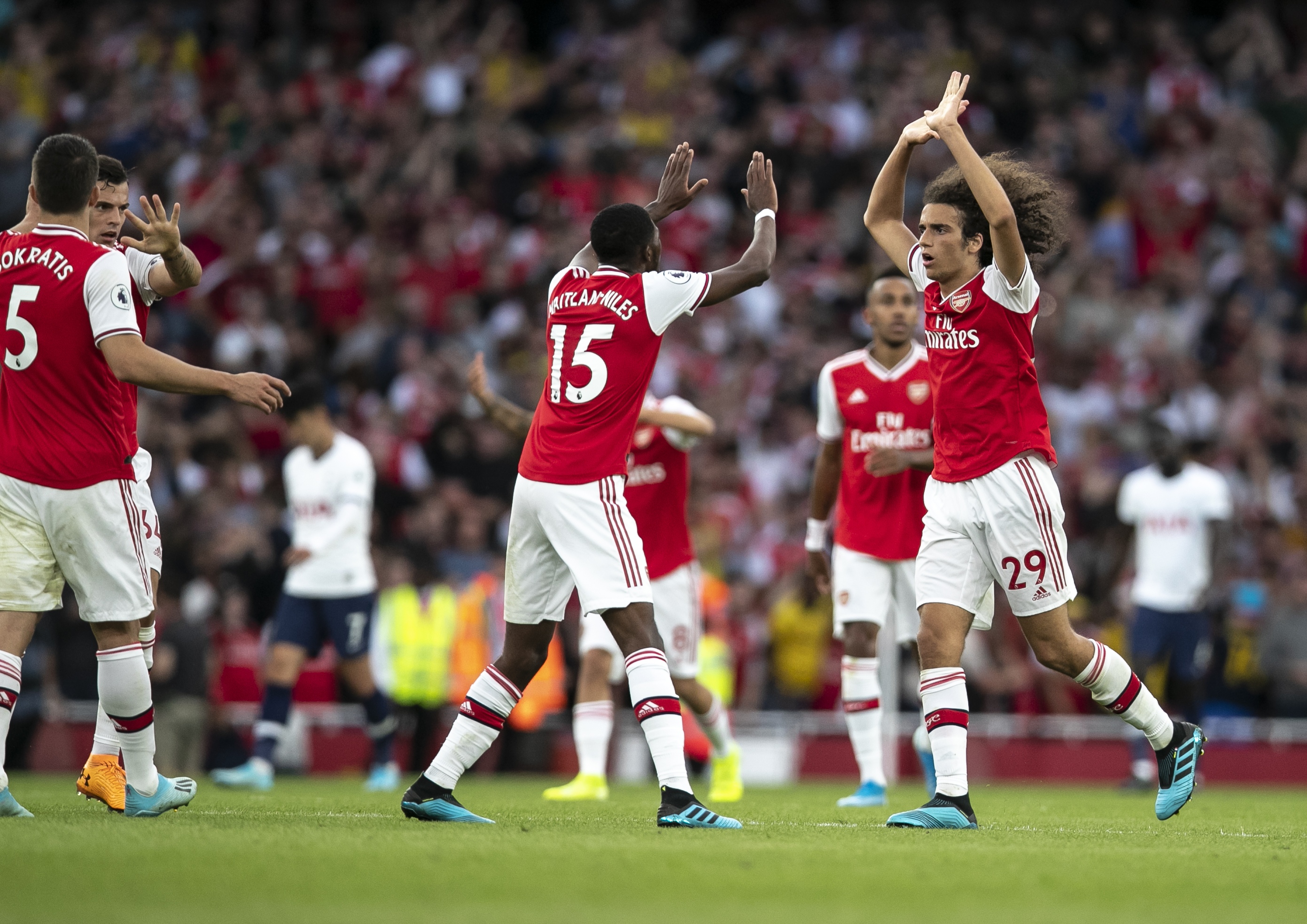 德媒：穆西亚拉和阿方索的恢复完全符合计划，目标是12月登场（德媒：穆西亚拉与阿方索恢复顺利，计划12月复出）