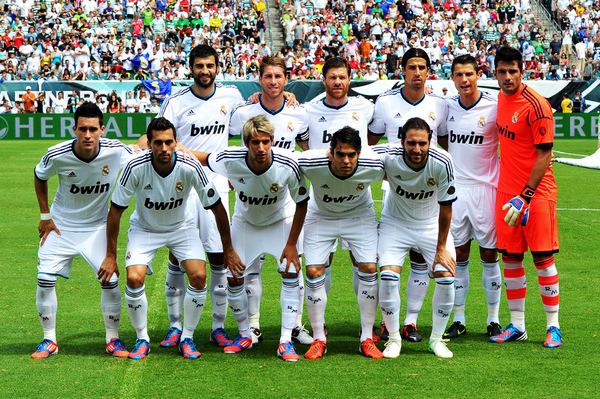 2025中足联颁奖会：成都蓉城刘殿座获中超最佳门将（中足联2025颁奖礼：成都蓉城刘殿座荣膺中超最佳门将）