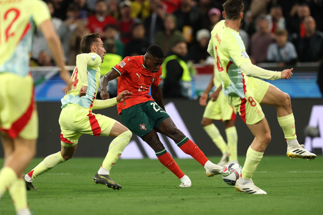 舍甫琴科：我热爱圣西罗，收购它对米兰和意大利足球都很重要（舍甫琴科：钟爱圣西罗，收购该球场对米兰与意大利足坛意义重大）