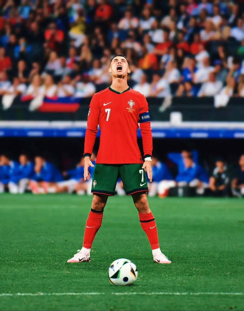 这大坏蛋！海港队庆祝夺冠时，蒋光太扒掉了古斯塔沃的裤子（庆冠夜笑翻场：海港队庆祝时，蒋光太恶作剧拉下古斯塔沃的球裤）