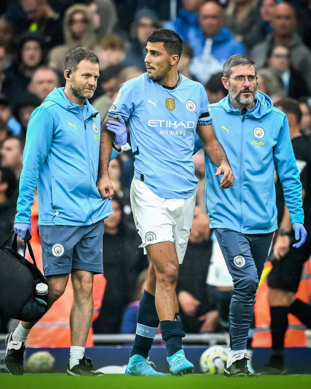 拜仁考虑8500万签巴莱巴 曼联被高价劝退但球员倾向红魔（拜仁考虑斥资8500万引进巴莱巴，高价劝退曼联但球员仍心向红魔）