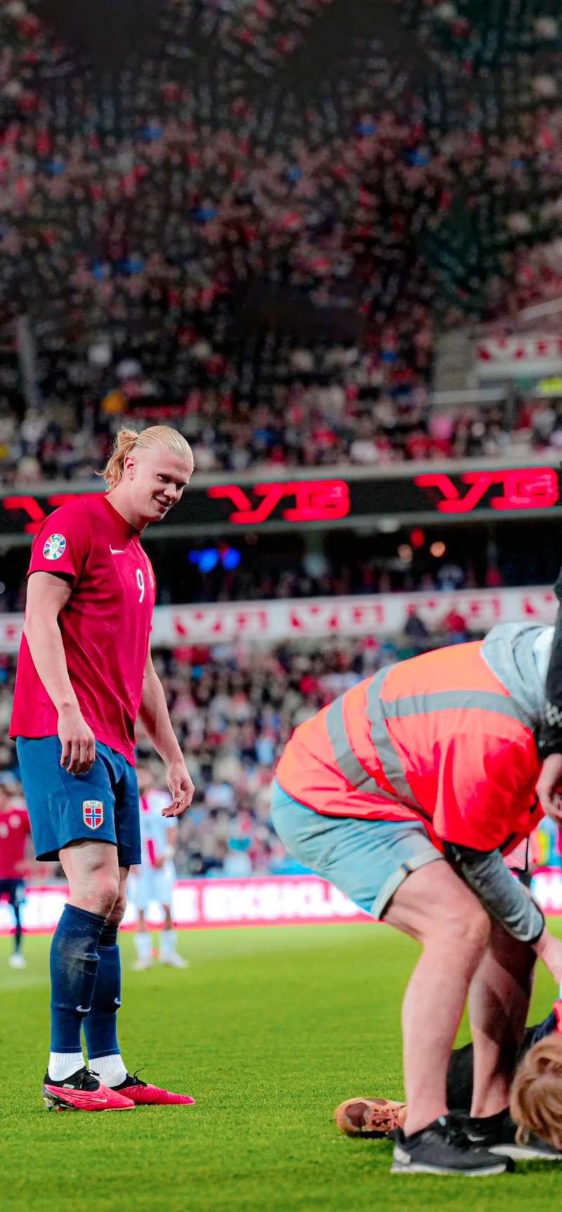 拉波尔特：C罗是个训练狂总喜欢加练；适应沙特生活是难一些（拉波尔特称C罗为训练狂人，总爱额外加练；坦言适应沙特生活有些困难）