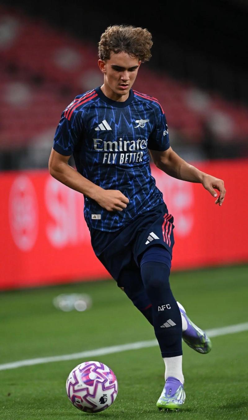 相差7.2公里，曼城全队跑动119公里，皇马跑动111.8公里（曼城全队跑动119公里领先皇马111.8公里，差距7.2公里）