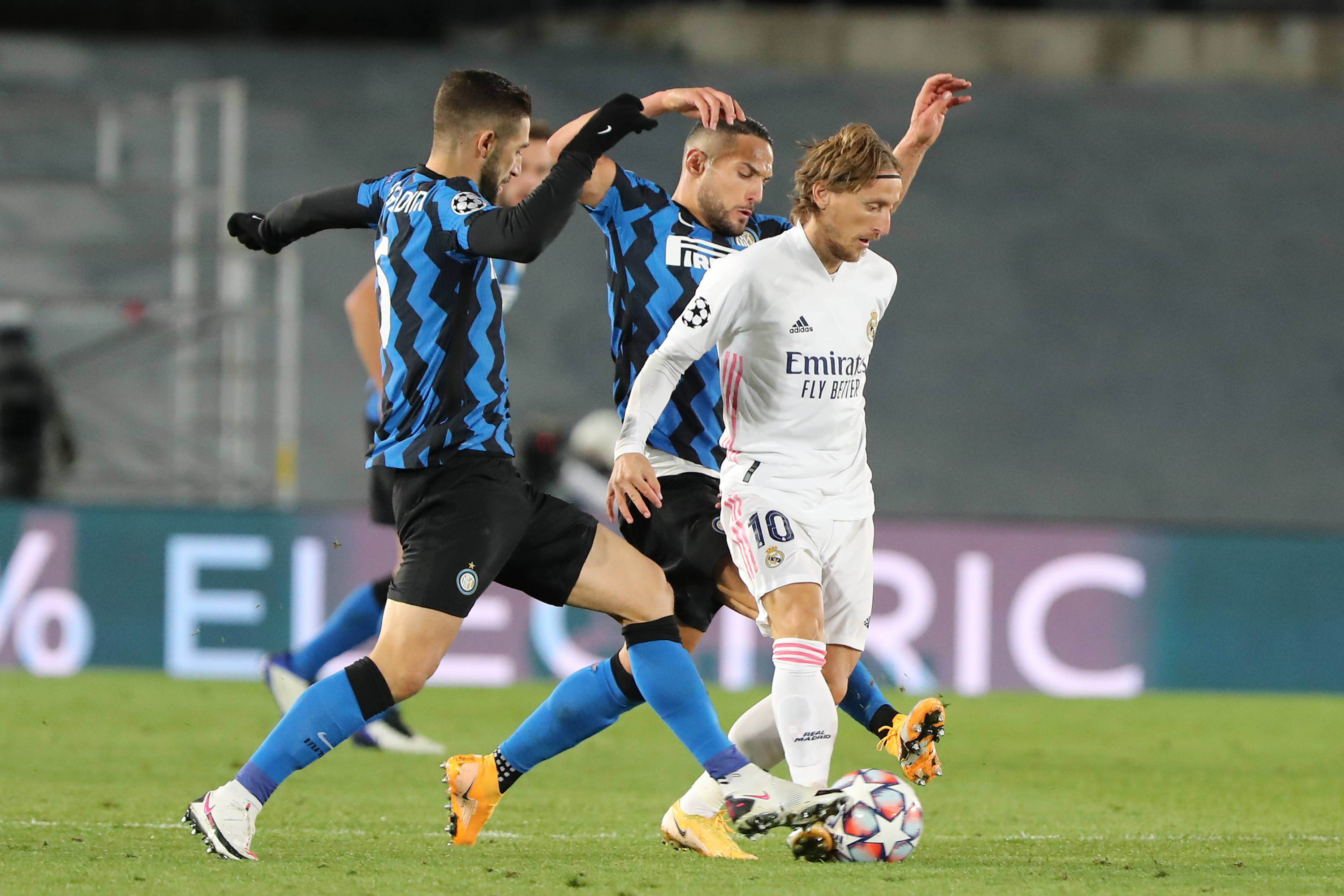 NBA精彩回放：湖人绝杀凯尔特人,（NBA高光时刻：湖人压哨击败凯尔特人）