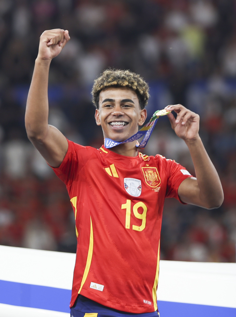 穆帅：葡萄牙体育有一人随便犯规都没事，我们仍在争冠行列（穆里尼奥：葡萄牙体育有人犯规不受罚，我们仍在冠军竞争中）