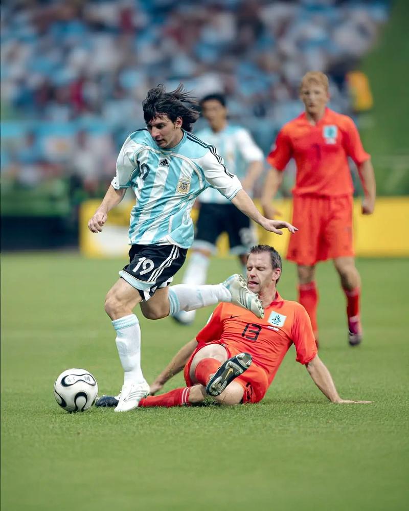 早报：既然你们都说我是进球机器……（早报：既然被称为进球机器，那就继续开火）