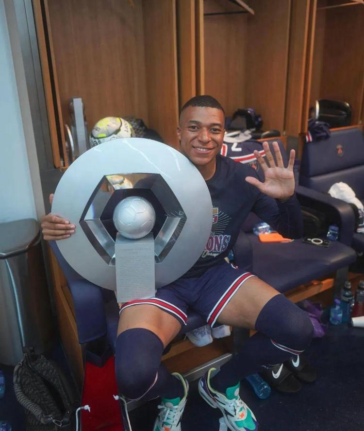 六台记者：不知道皇马在打什么，不如明天就请回穆里尼奥（六台记者质疑皇马踢法：不如明天就请穆里尼奥回归）