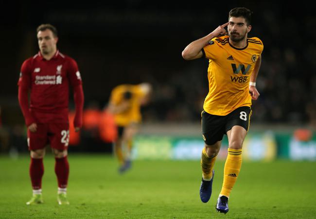 欧文突破防守送出关键助攻（欧文强突撕裂防线送出关键一传）